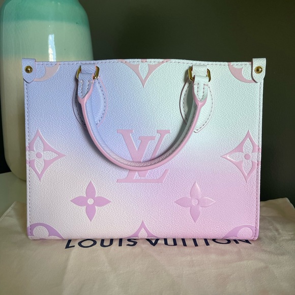 Louis Vuitton Sunrise Pastel Onthego PM - Picture 2 of 13